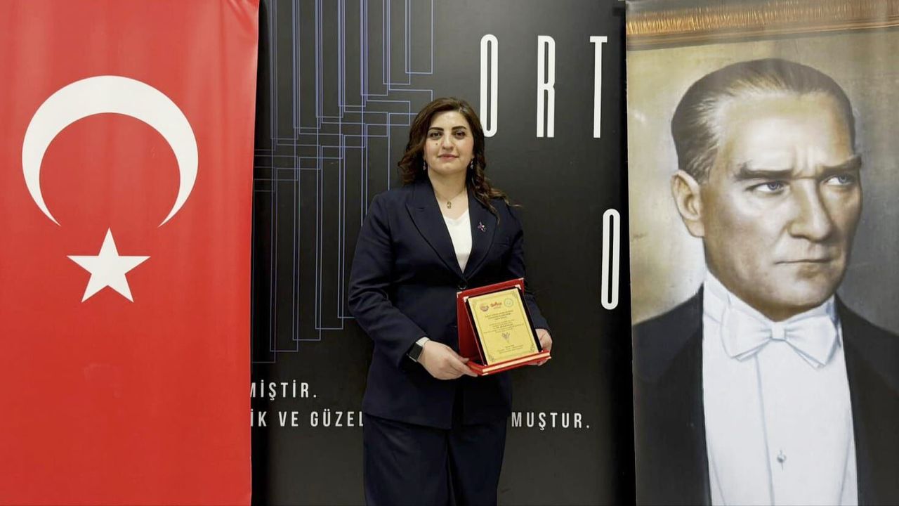 Ankara’da “İz Bırakan Kadınlarımız” Programında Dr. Şehla Aslan’a Onur Ödülü